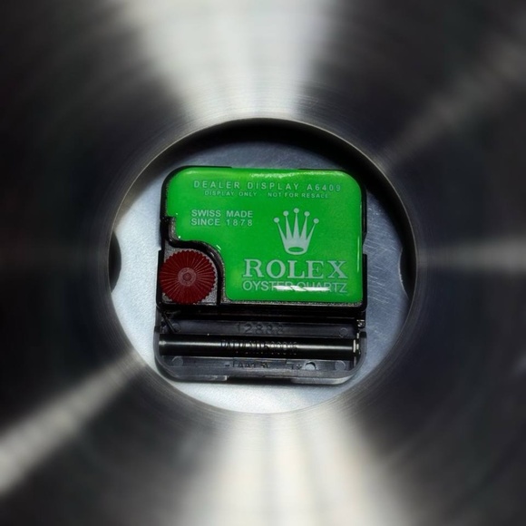 DAYTONA Cosmograph Wall Clock Yellow gold bezel insert and white cream face dial - Picture 6 of 6